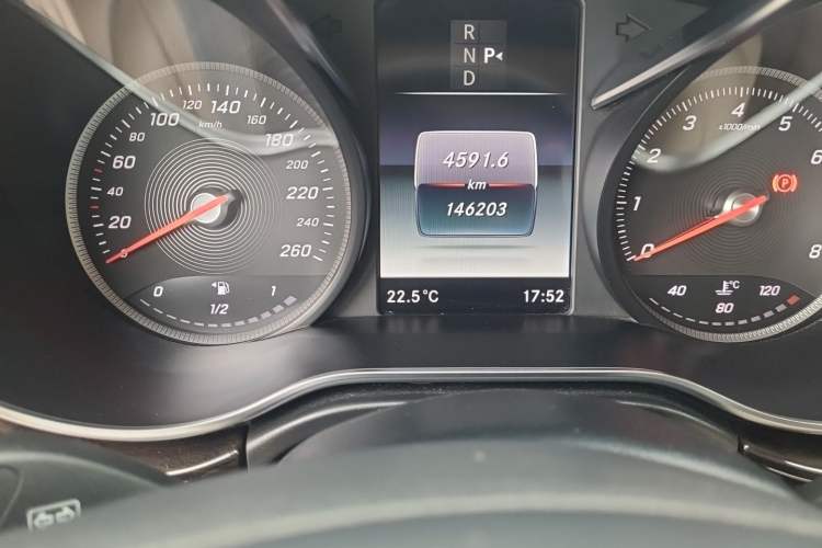 Used Mercedes-Benz V-Class 2018 V 260 Prestige Edition China V Odometer Close Up