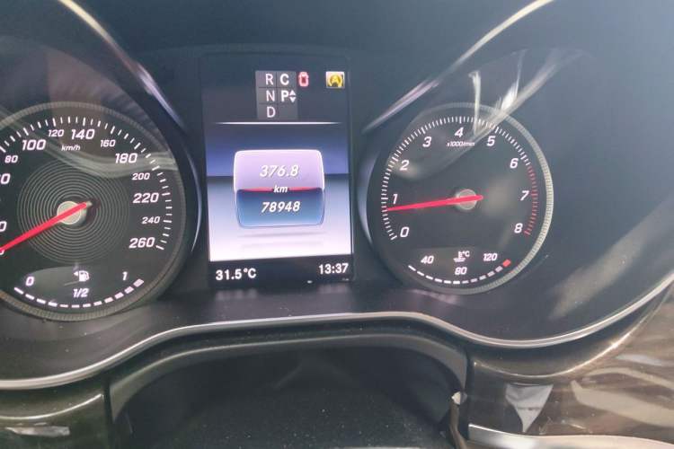 Used Mercedes-Benz V-Class 2018 V 260 Avantgarde Edition China VI Odometer Close Up