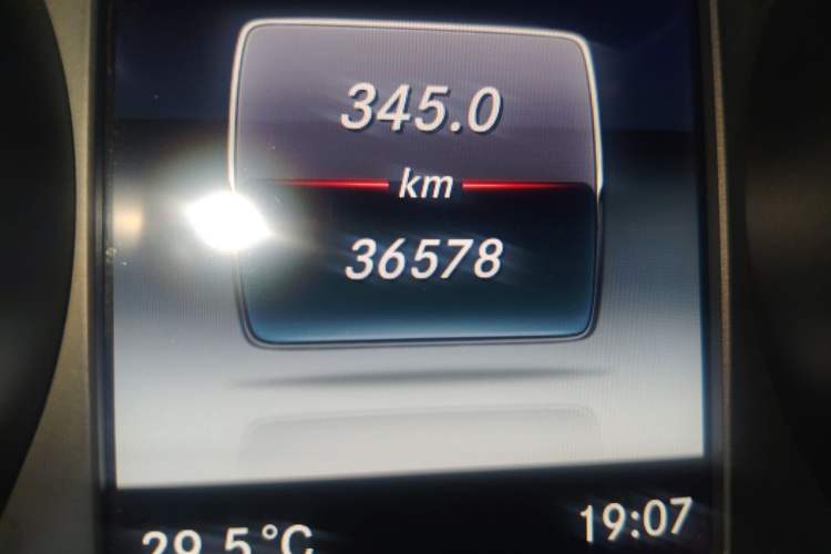 Used Mercedes-Benz V-Class 2018 V 260 Avantgarde Edition China VI Odometer Close Up