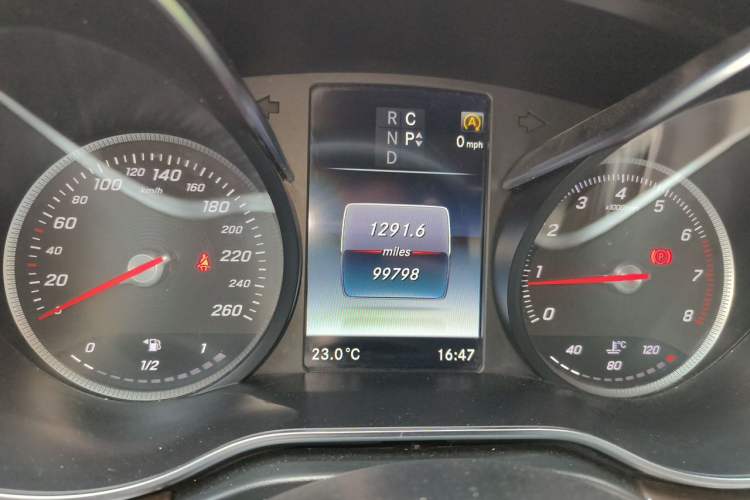 Used Mercedes-Benz V-Class 2018 V 260 Avantgarde Edition China V Odometer Close Up