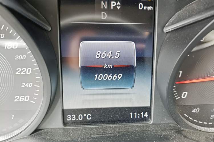 Used Mercedes-Benz V-Class 2018 V 260 Avantgarde Edition China VI Odometer Close Up
