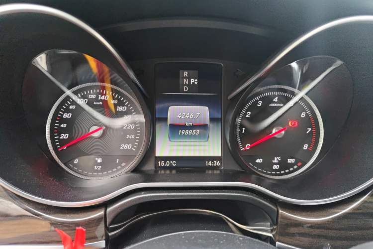 Used Mercedes-Benz V-Class 2018 V 260 Avantgarde Edition China V Odometer Close Up