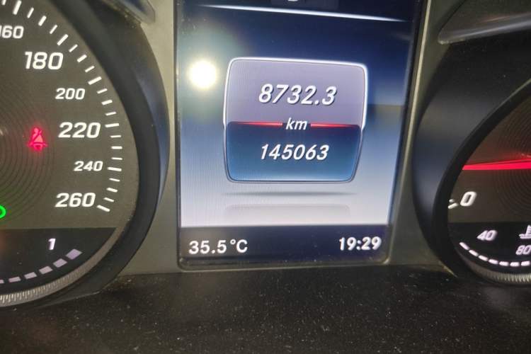 Used Mercedes-Benz V-Class 2018 V 260 Prestige Edition China V Odometer Close Up
