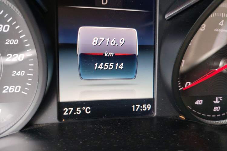 Used Mercedes-Benz V-Class 2018 V 260 L Prestige Extended Version China VI Odometer Close Up