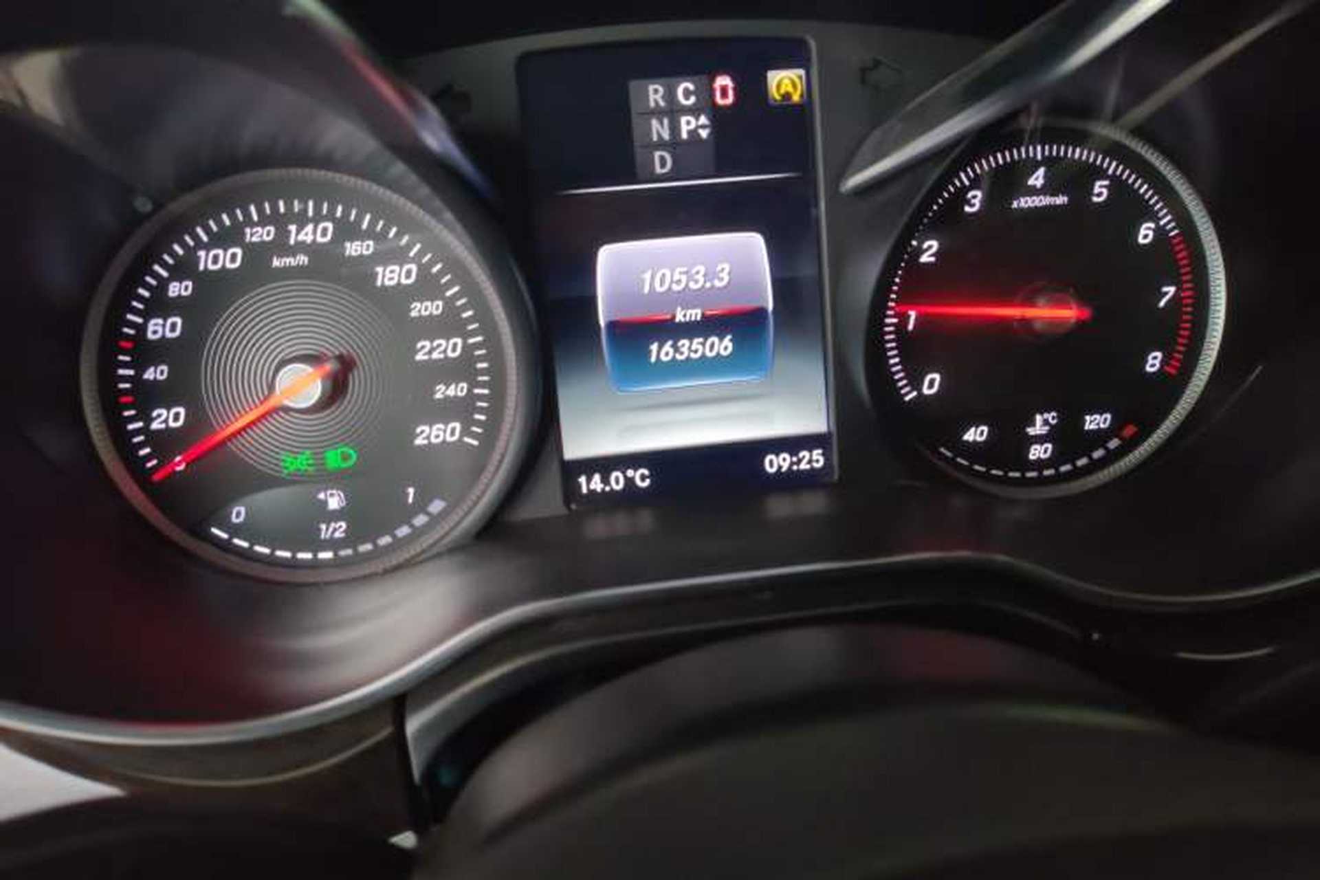 Used Mercedes-Benz V-Class  Odometer Close Up