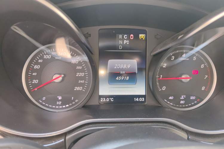 Used Mercedes-Benz V-Class 2018 V 260 Avantgarde Edition China VI Odometer Close Up