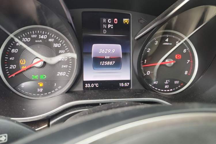 Used Mercedes-Benz V-Class 2018 V 260 Prestige Edition China VI Odometer Close Up