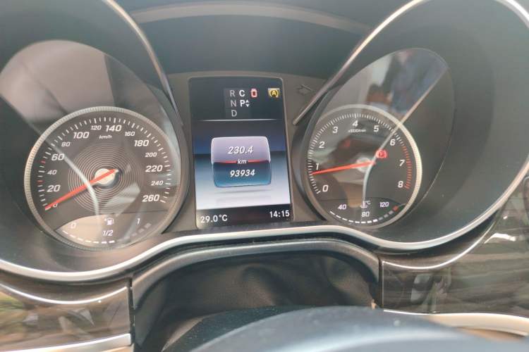Used Mercedes-Benz V-Class 2018 V 260 Avantgarde Edition China V Odometer Close Up