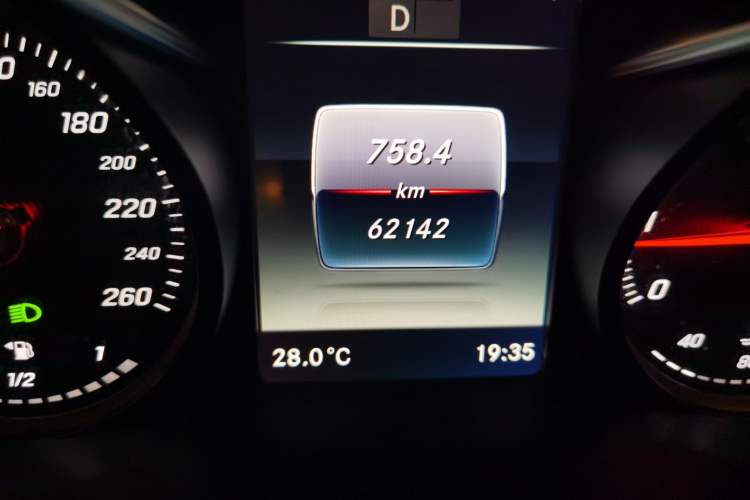 Used Mercedes-Benz V-Class 2018 V 260 L Prestige Extended Version China VI Odometer Close Up