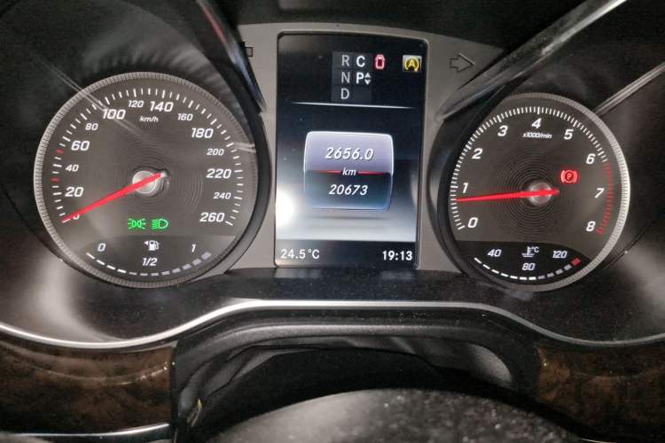 Used Mercedes-Benz V-Class 2018 V 260 Prestige Edition China VI Odometer Close Up