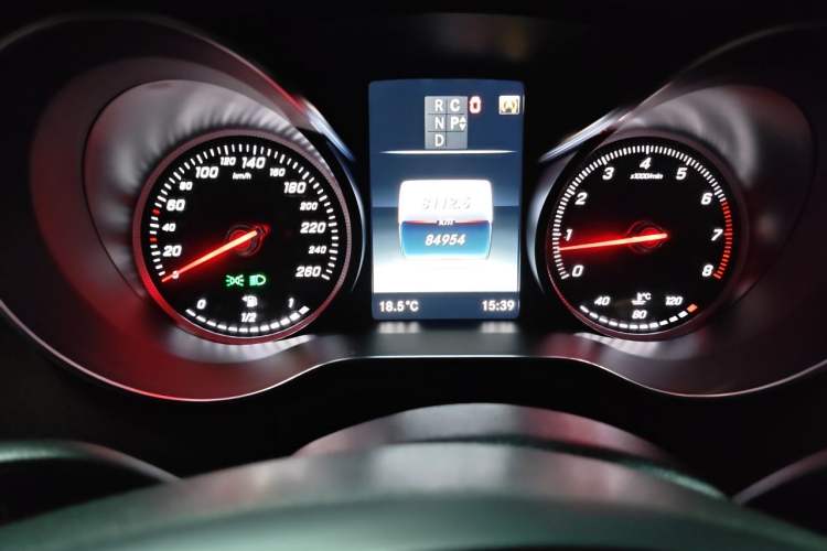 Used Mercedes-Benz V-Class 2018 V 260 L Prestige Extended Version China VI Odometer Close Up