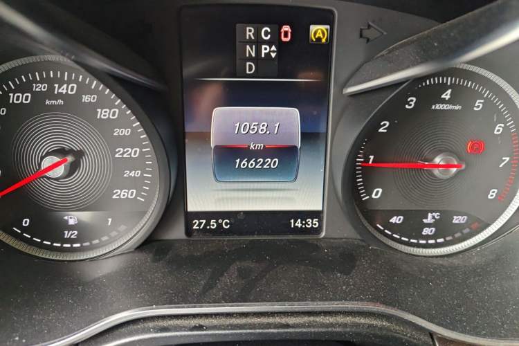 Used Mercedes-Benz V-Class 2018 V 260 L Prestige Extended Version China VI Odometer Close Up