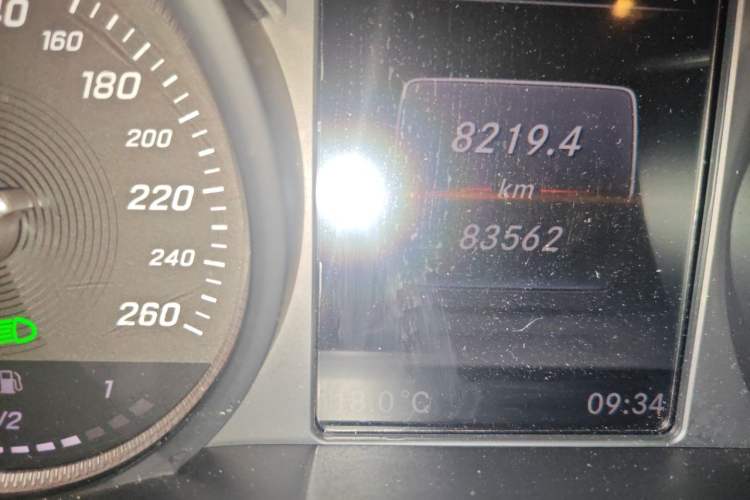 Used Mercedes-Benz V-Class 2018 V 260 Prestige Edition China VI Odometer Close Up