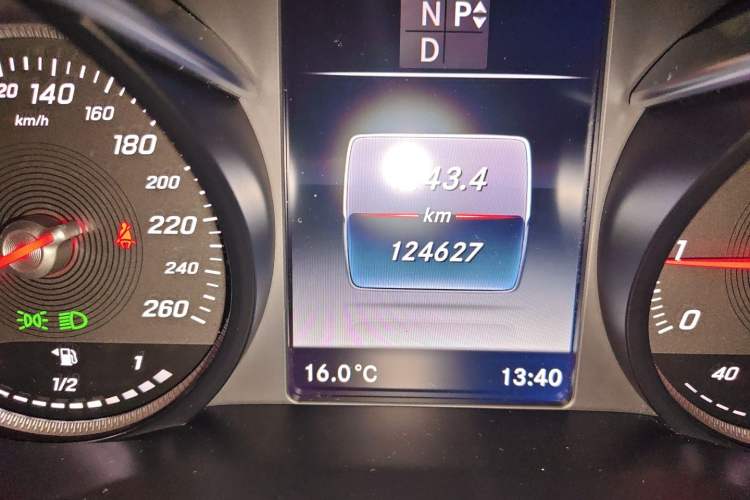 Used Mercedes-Benz V-Class 2018 V 260 L Prestige Extended Version China VI Odometer Close Up