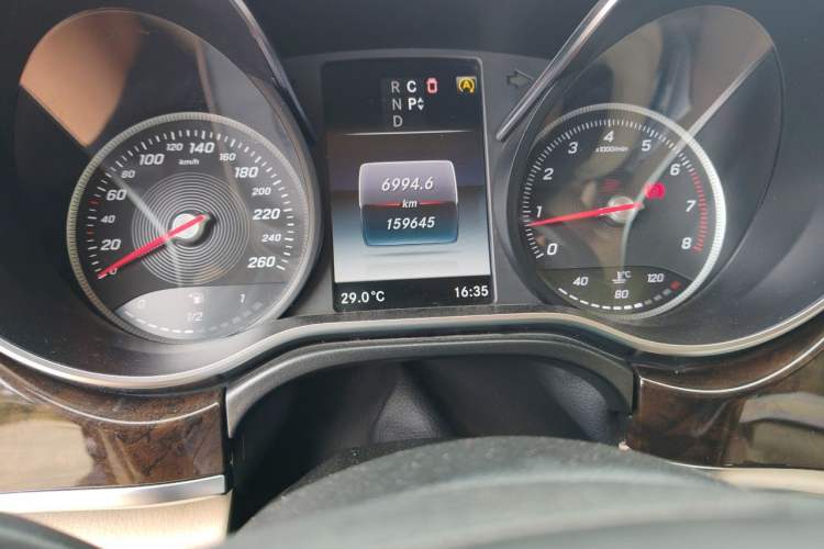 Used Mercedes-Benz V-Class 2018 V 260 Prestige Edition China VI Odometer Close Up