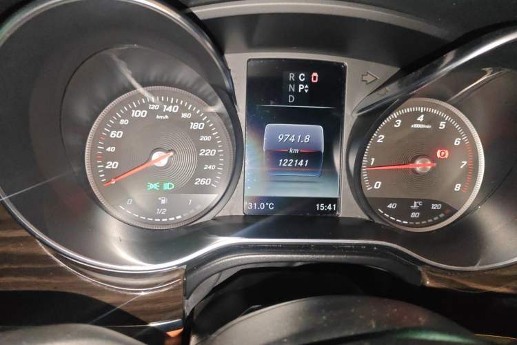 Used Mercedes-Benz V-Class 2018 V 260 Avantgarde Edition China V Odometer Close Up