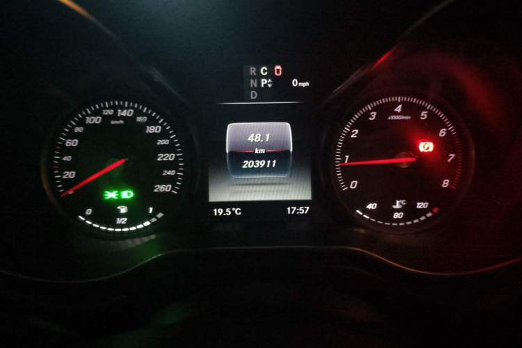 Used Mercedes-Benz V-Class 2018 V 260 Avantgarde Edition China V Odometer Close Up