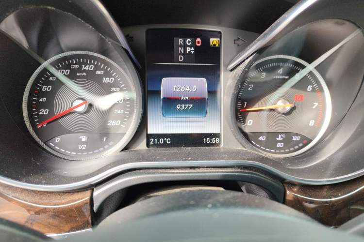 Used Mercedes-Benz V-Class 2018 V 260 L Prestige Extended Version China VI Odometer Close Up