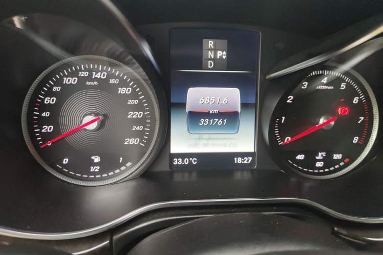 Used Mercedes-Benz V-Class 2018 V 260 Prestige Edition China VI Odometer Close Up