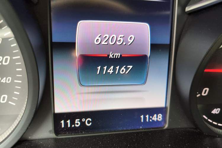 Used Mercedes-Benz V-Class 2018 V 260 L Prestige Extended Version China VI Odometer Close Up