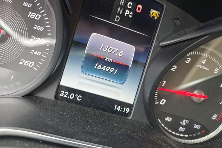 Used Mercedes-Benz V-Class 2018 V 260 L Prestige Extended Version China V Odometer Close Up