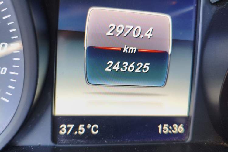 Used Mercedes-Benz V-Class 2018 V 260 Avantgarde Edition China V Odometer Close Up