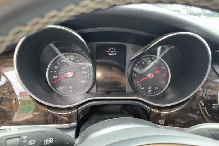 Used Mercedes-Benz V-Class 2018 V 260 Prestige Edition China VI Odometer Close Up
