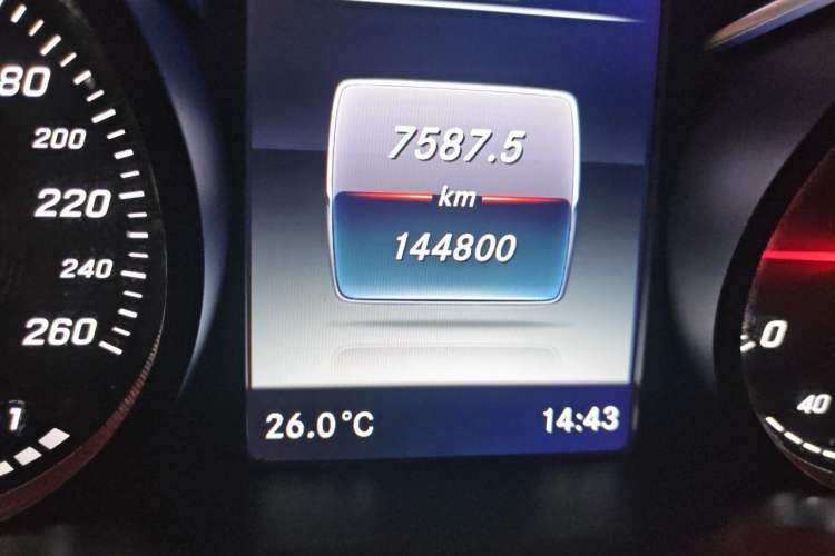 Used Mercedes-Benz V-Class 2018 V 260 L Prestige Extended Version China VI Odometer Close Up