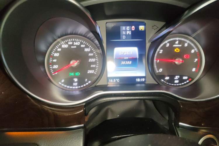 Used Mercedes-Benz V-Class 2018 V 260 L Prestige Extended Version China VI Odometer Close Up