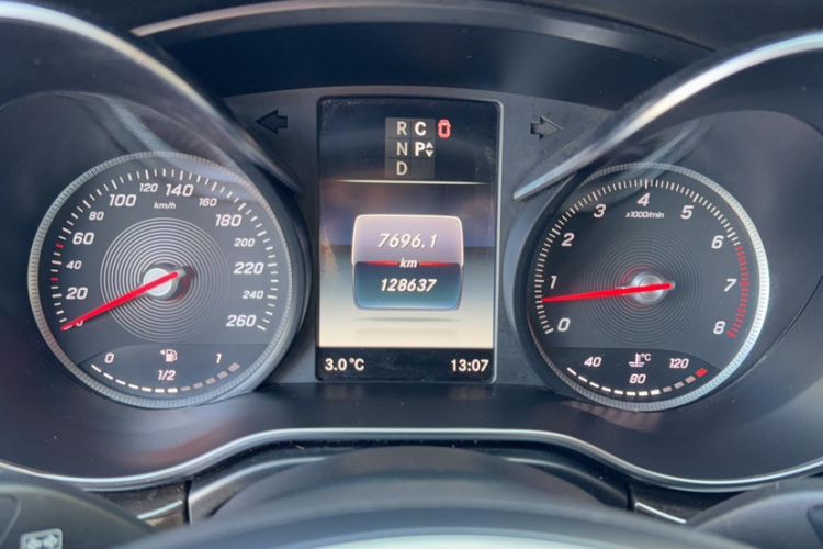 Used Mercedes-Benz V-Class 2018 V 260 Avantgarde Edition China VI Odometer Close Up