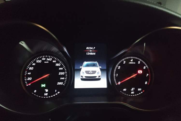 Used Mercedes-Benz V-Class 2018 V 260 L Prestige Extended Version China VI Odometer Close Up