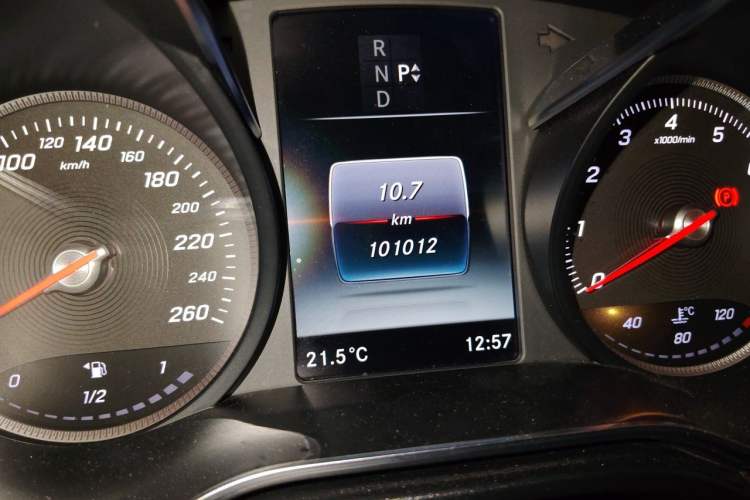 Used Mercedes-Benz V-Class 2018 V 260 Prestige Edition China V Odometer Close Up