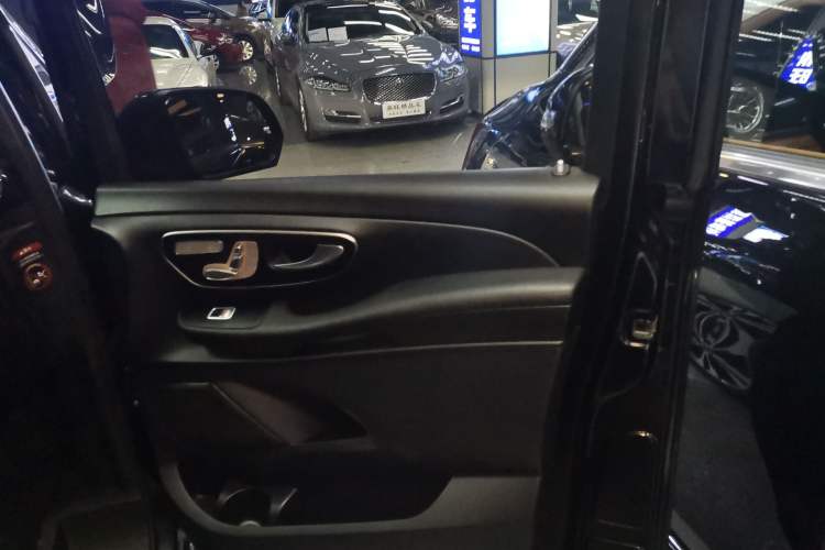 Used Mercedes-Benz V-Class 2018 V 260 Avantgarde Edition China V Right Front Door Interior