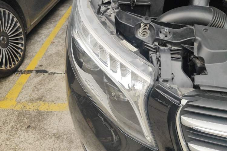 Used Mercedes-Benz V-Class 2018 V 260 L Prestige Extended Version China VI Right Front Headlight