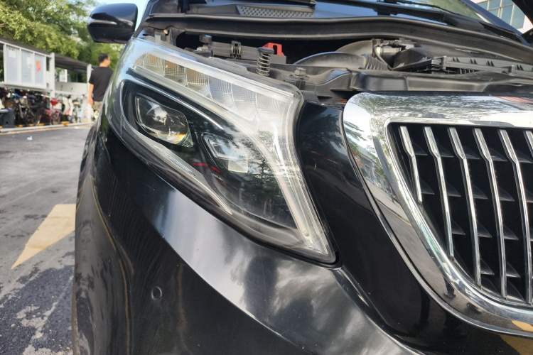 Used Mercedes-Benz V-Class 2018 V 260 L Prestige Extended Version China VI Right Front Headlight