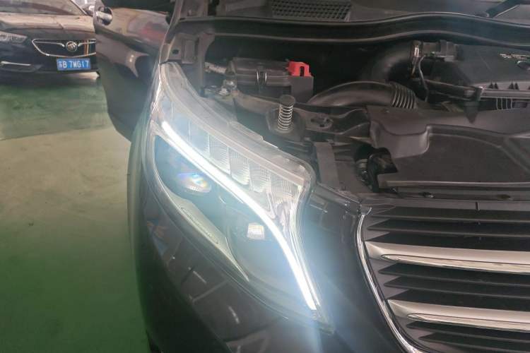 Used Mercedes-Benz V-Class 2018 V 260 L Prestige Extended Version China V Right Front Headlight