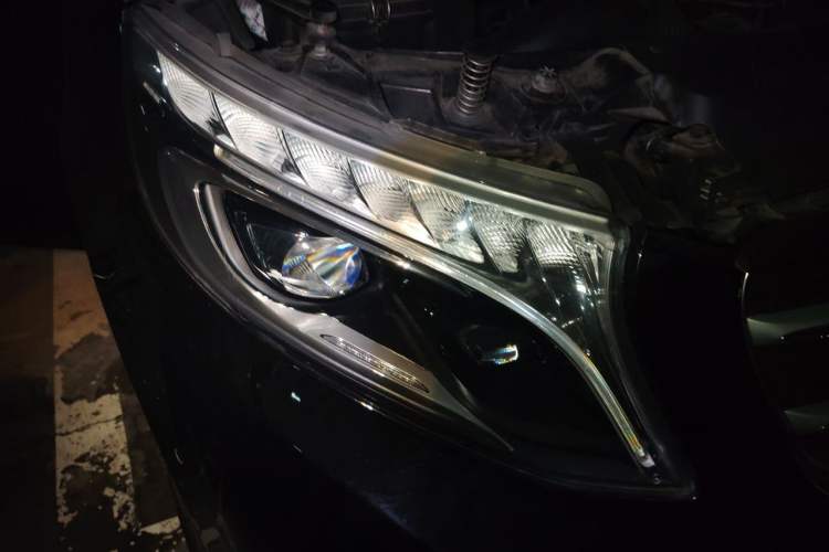 Used Mercedes-Benz V-Class 2018 V 260 Prestige Edition China VI Right Front Headlight