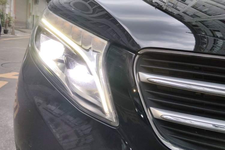 Used Mercedes-Benz V-Class 2018 V 260 Prestige Edition China VI Right Front Headlight