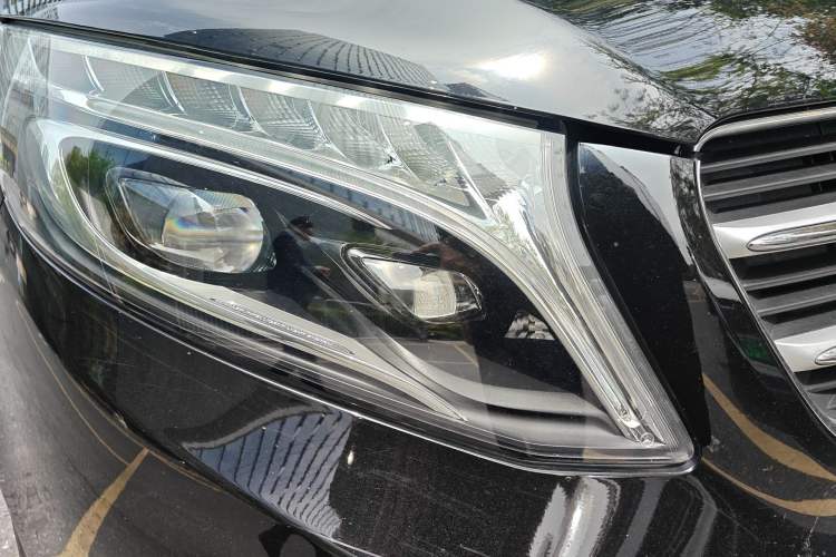 Used Mercedes-Benz V-Class 2018 V 260 L Prestige Extended Version China VI Right Front Headlight