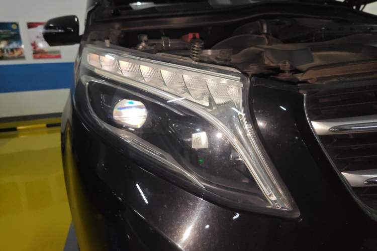 Used Mercedes-Benz V-Class 2018 V 260 Avantgarde Edition China V Right Front Headlight