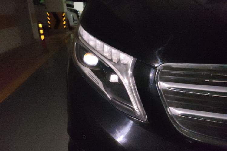 Used Mercedes-Benz V-Class  Right Front Headlight