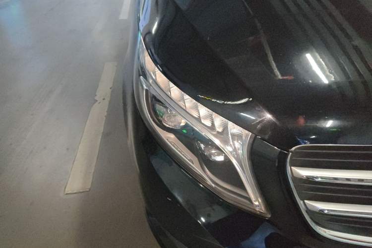 Used Mercedes-Benz V-Class 2018 V250 2.0T Middle East Version Right Front Headlight