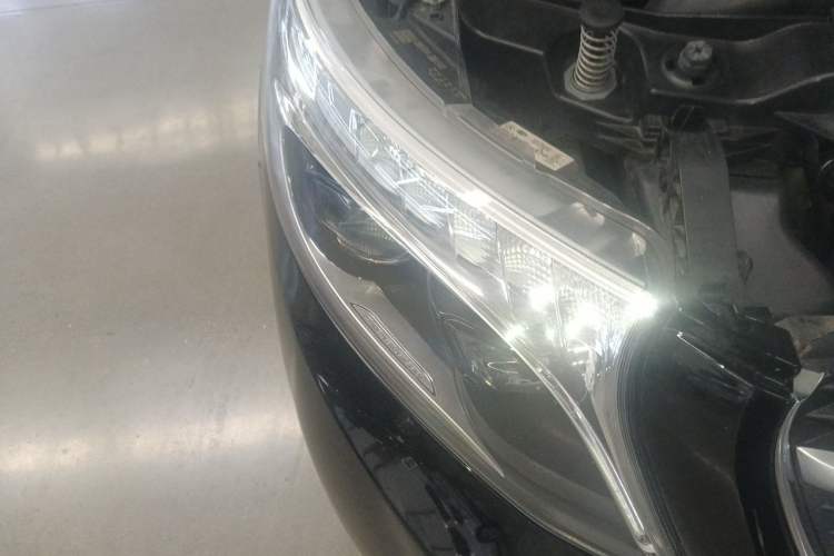 Used Mercedes-Benz V-Class 2018 V 260 L Prestige Extended Version China VI Right Front Headlight