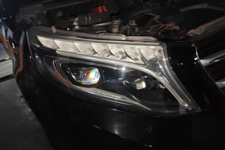 Used Mercedes-Benz V-Class 2018 V 260 Avantgarde Edition China V Right Front Headlight