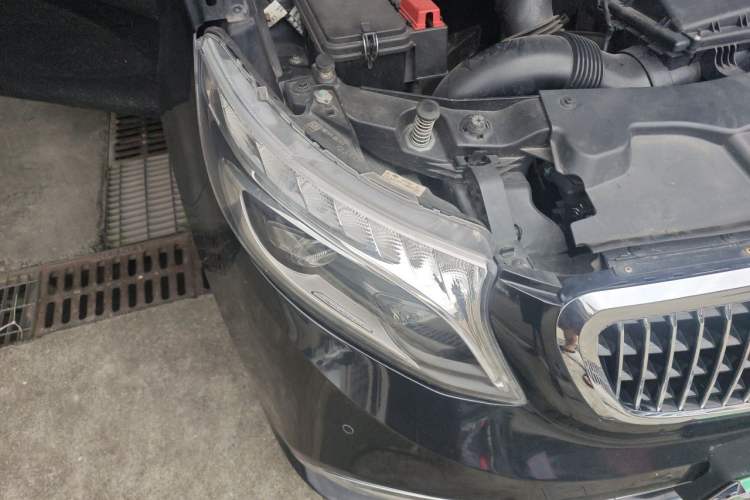 Used Mercedes-Benz V-Class 2018 V 260 L Prestige Extended Version China VI Right Front Headlight