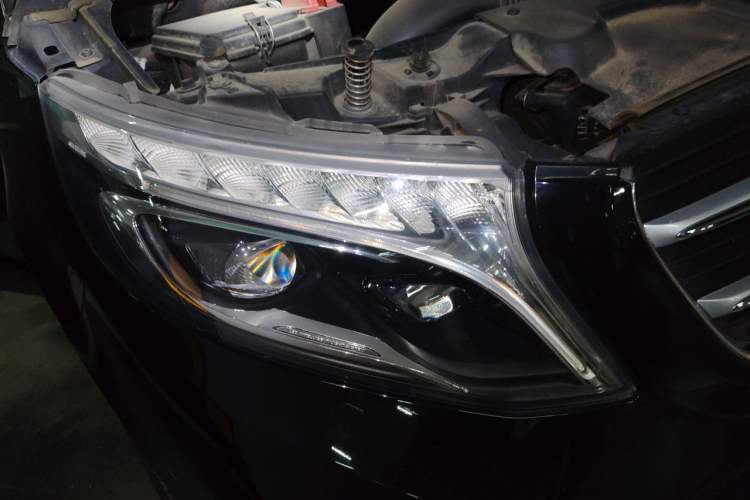 Used Mercedes-Benz V-Class 2018 V 260 L Prestige Extended Version China VI Right Front Headlight