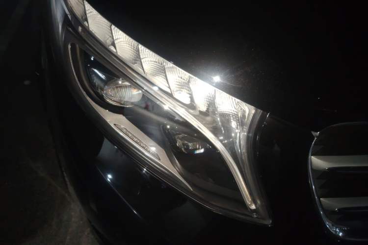 Used Mercedes-Benz V-Class 2018 V 260 Avantgarde Edition China V Right Front Headlight