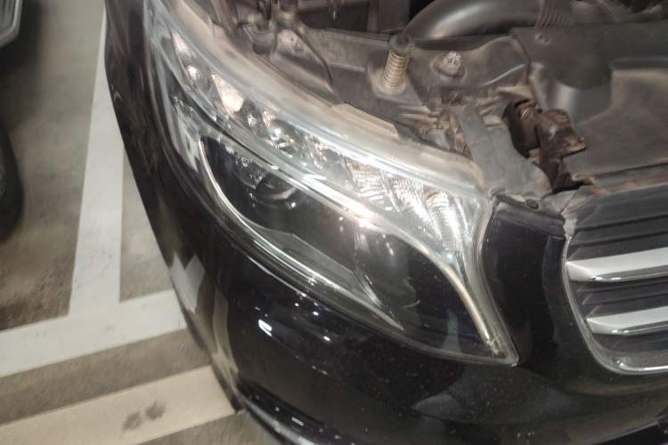 Used Mercedes-Benz V-Class  Right Front Headlight
