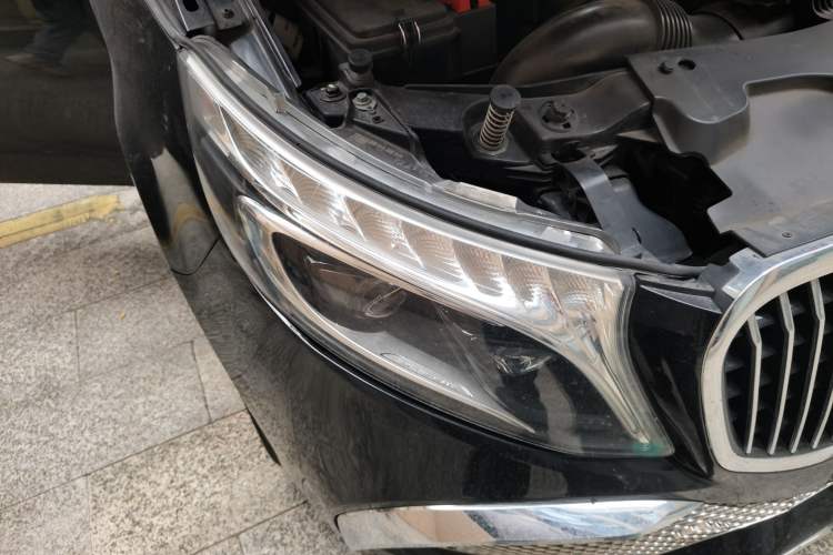 Used Mercedes-Benz V-Class 2018 V 260 L Prestige Extended Version China V Right Front Headlight