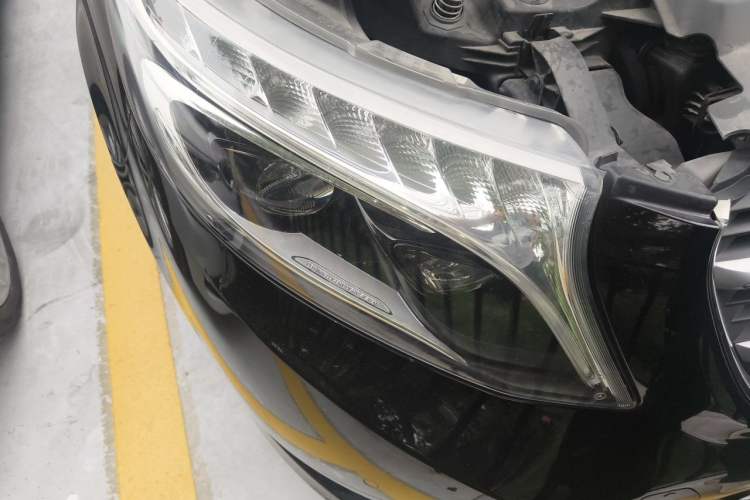 Used Mercedes-Benz V-Class 2018 V 260 Prestige Edition China VI Right Front Headlight